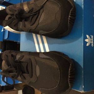 Adidas yung 96 triple black size 12